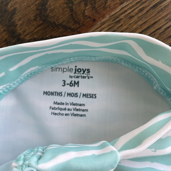 Carters Rash Guard - Picture 2 of 3